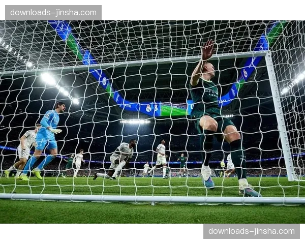 战术板：瓜迪奥拉变阵三后卫，曼城如何锁死皇马进攻核心