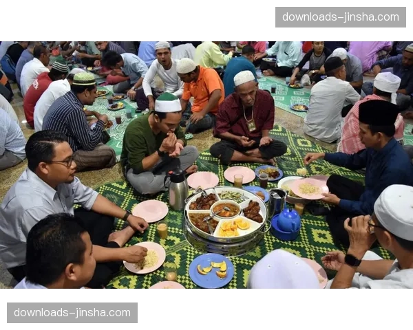 实时报道：维拉公园球场因球迷投掷杂物比赛暂停，主裁判清理场地